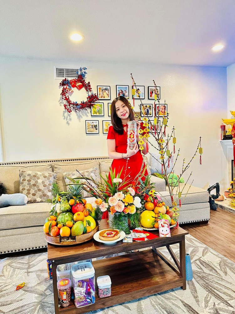 Young overseas Vietnamese couples hold tight to Tet traditions