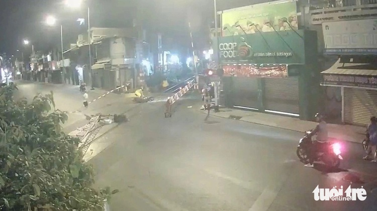 Railway firm urges patrols after reckless crashes at train crossings in southern Vietnam