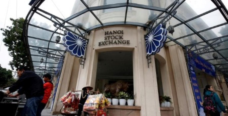 Vietnam raises $314 mln in govt bond auction: bourse filing