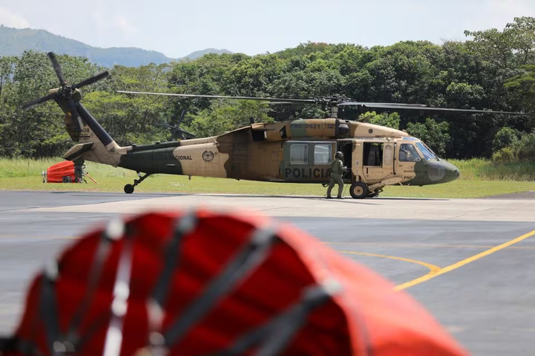 Colombia turns drug-fumigation planes into fire fighters