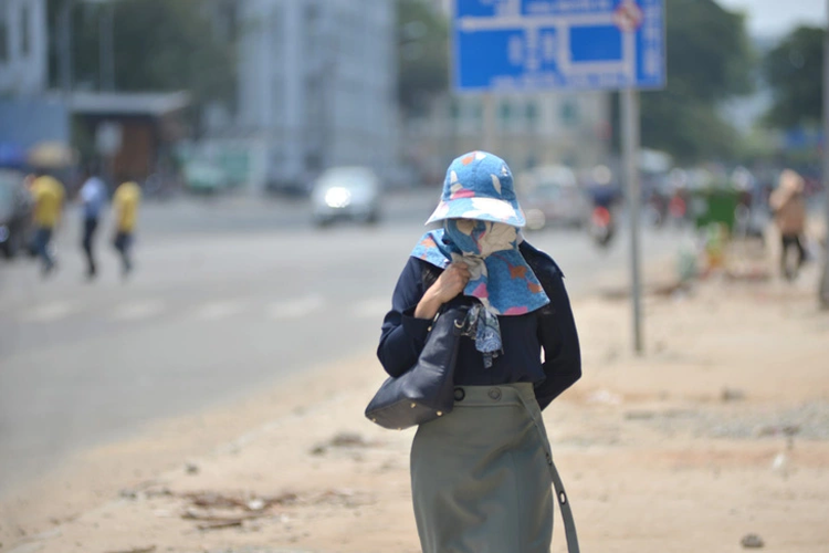 Heatwave of over 37 degrees Celsius baking southern Vietnam