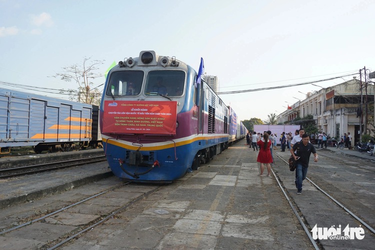 Vietnam operates 1st China-bound freight train in Year of the Dragon