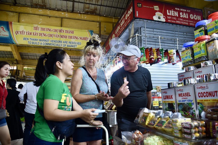 Vietnam PM demands tourism boost with online entry protocols, short-term visa exemptions
