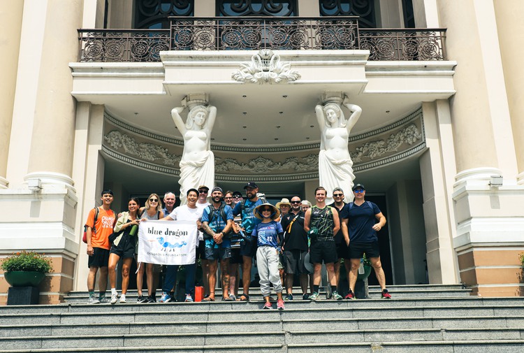 Foreigners walk from Hanoi to Ho Chi Minh City to help needy kids