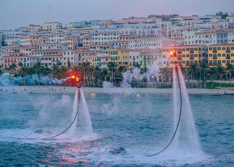 Jetski, flyboard show thrills spectators on Phu Quoc