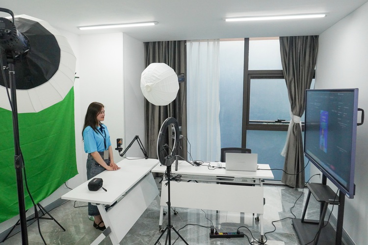 Apple supplier in Vietnam embraces recruitment live streams on TikTok