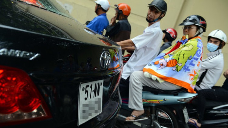 Stringent regulations set for foreign motor vehicles in Vietnam