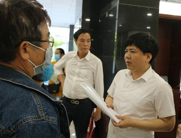 English center chain Apax Leaders suspends tuition refund