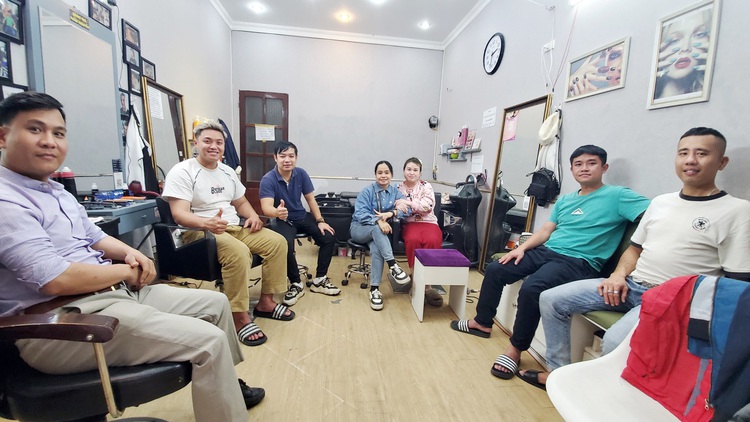 The silent services at a unique barbershop in Hanoi
