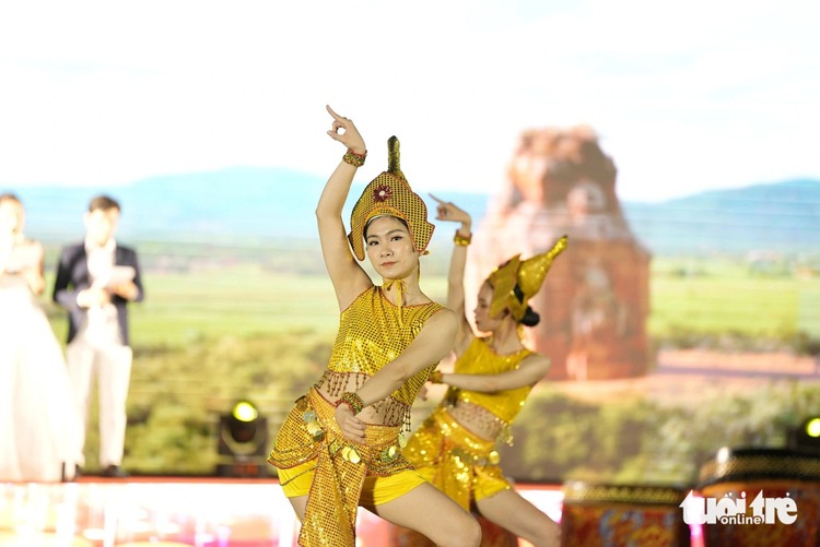 Carnival dazzles visitors with splendid performances in Vietnam’s Quy Nhon
