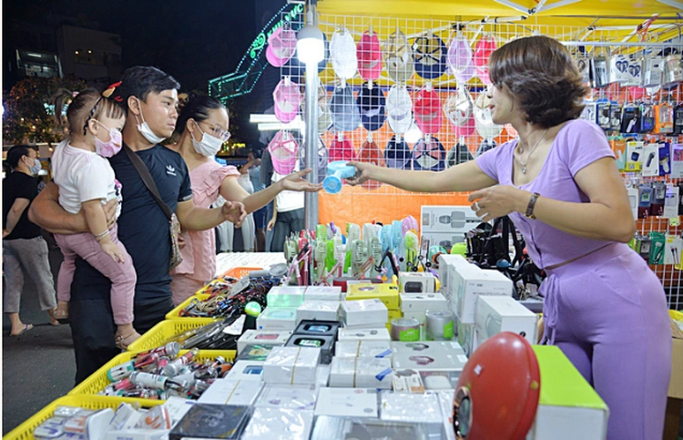 Night markets in Ho Chi Minh City grow deserted
