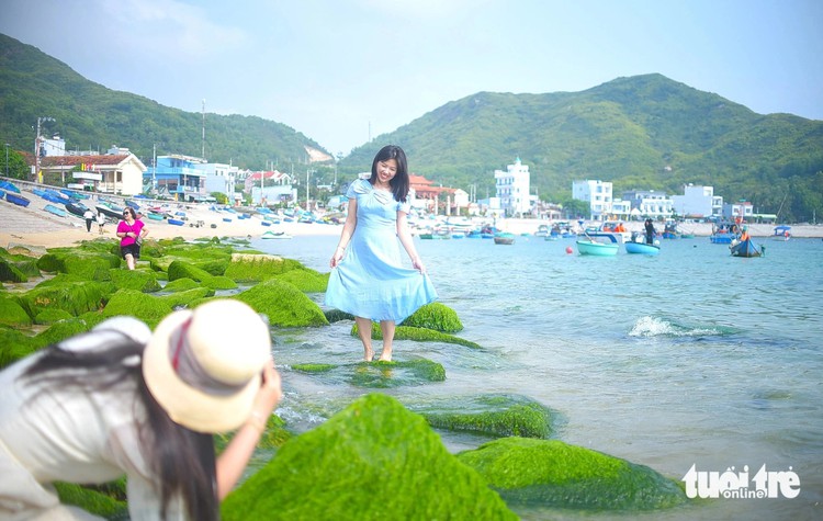 In search of the perfect shot: Photos a top priority of vacationers in Vietnam