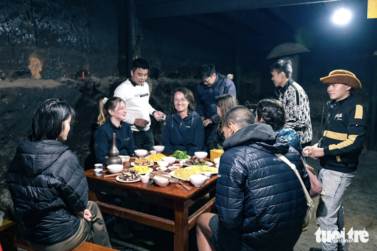 Foreigners elated by Vietnamese villagers’ lives, cultural features