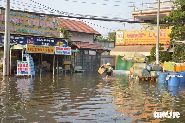 Streets, homes flooded as high tide returns to Vietnam’s Tien Giang