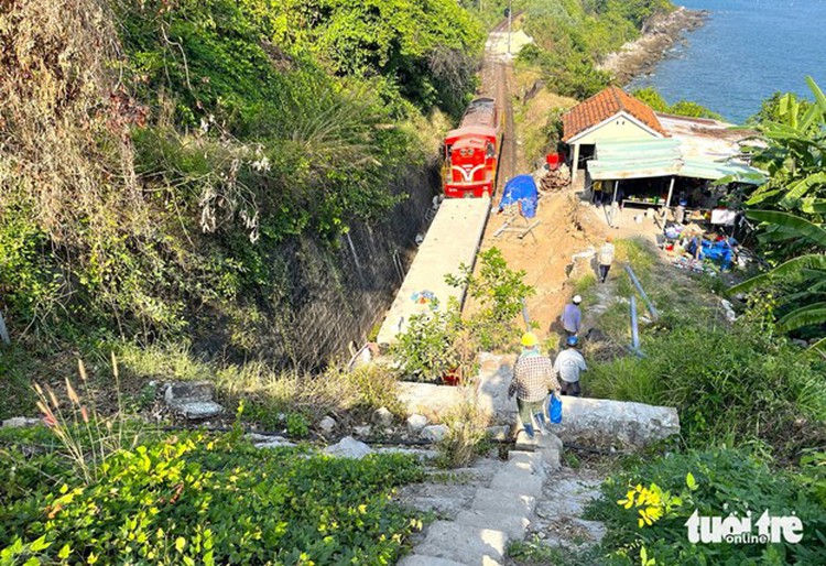 Tunnel landslide disrupts trans-Vietnam railway travel