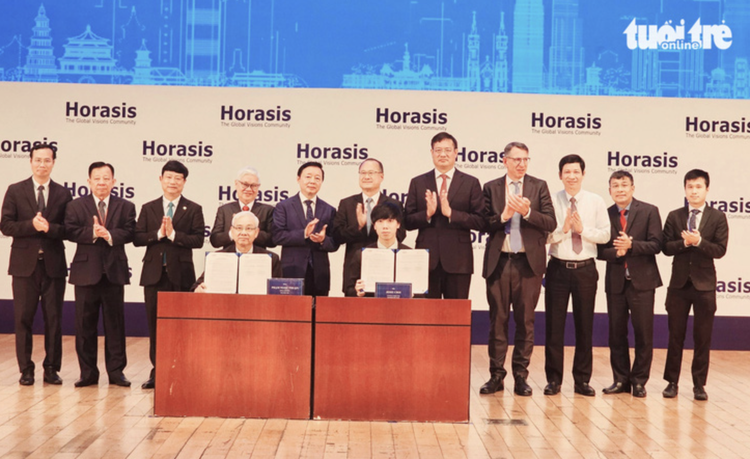 Many projects receive investment certificates at Horasis China Meeting in Vietnam’s Binh Duong