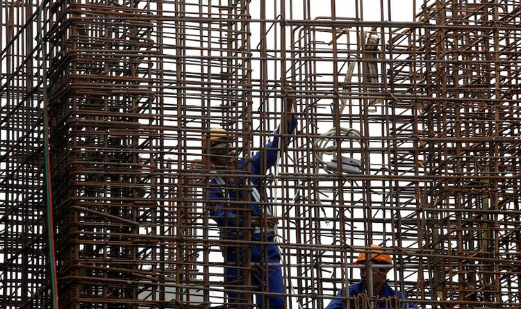 Standard Chartered lowers Vietnam 2024 growth forecast to 6 percent