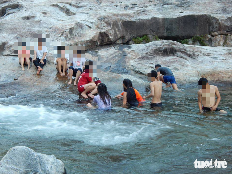 Vietnamese violate regulations by using special-use forests to access restricted areas