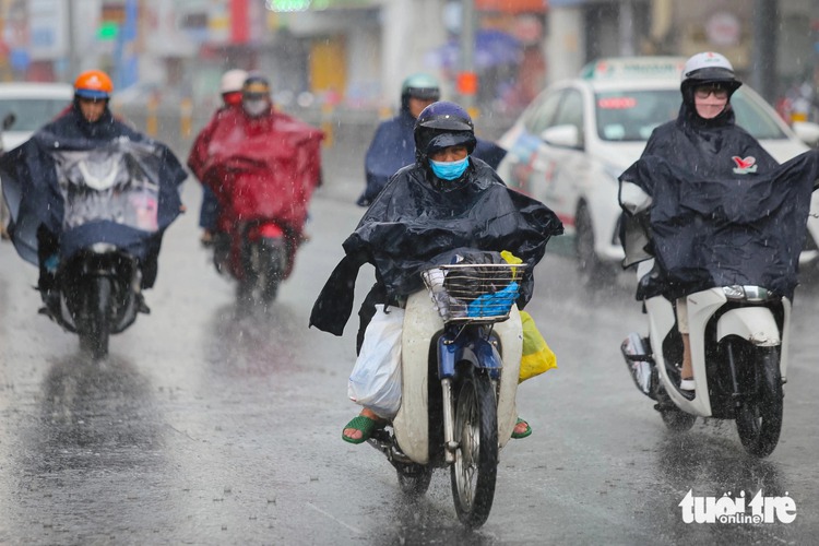Heavy rainfall dampens various parts of Ho Chi Minh City