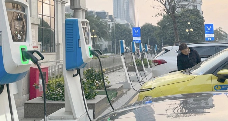 Vietnam needs over $12bn for EV infrastructure by 2040: HSBC