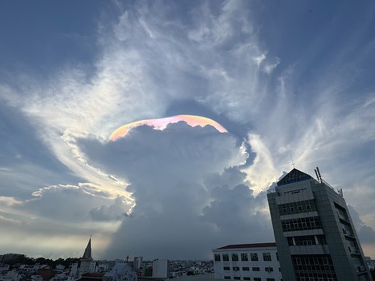 Iridescent clouds seen in Ho Chi Minh City sky