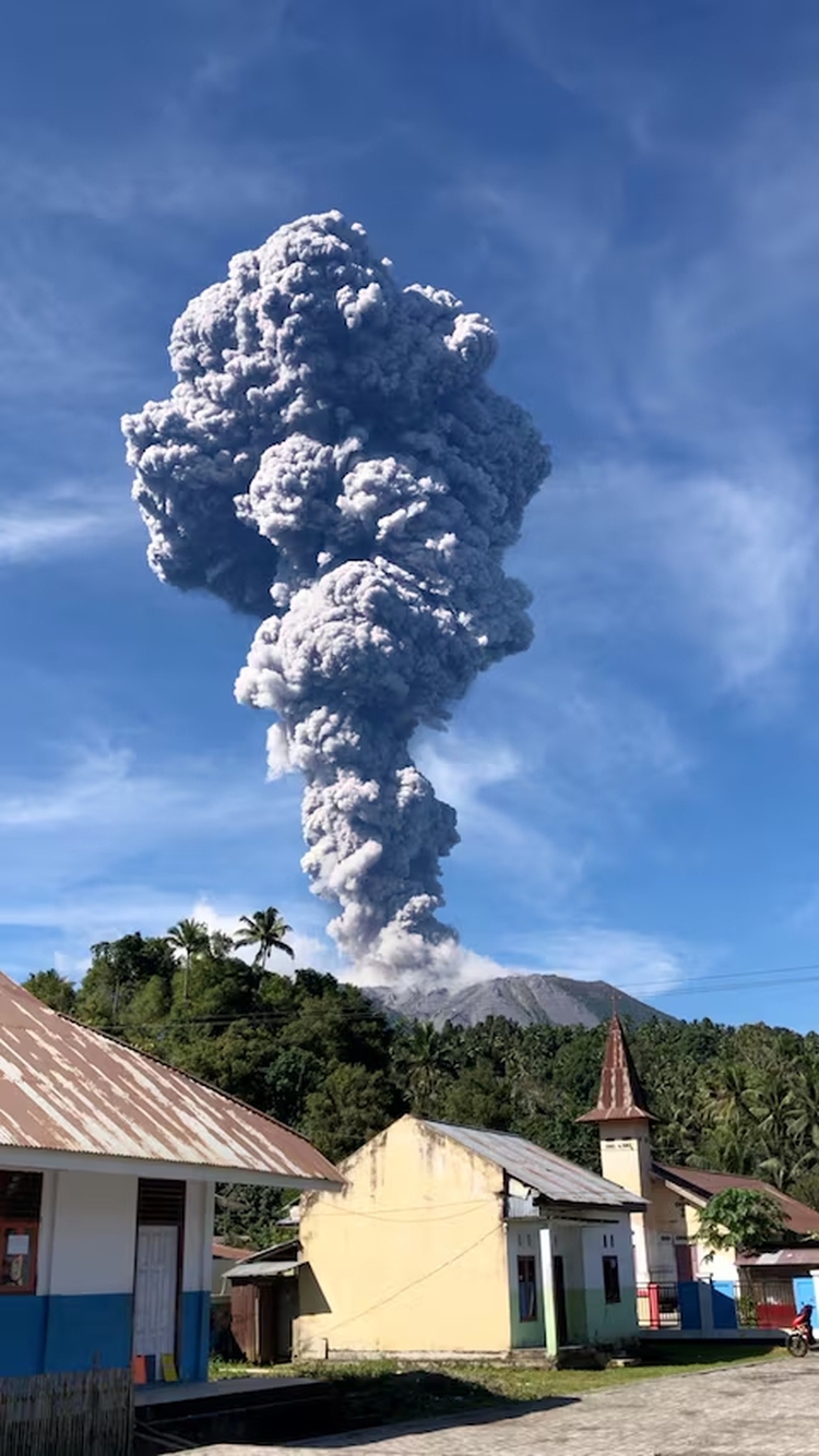 Indonesia's Mt Ibu erupts, spewing ash clouds