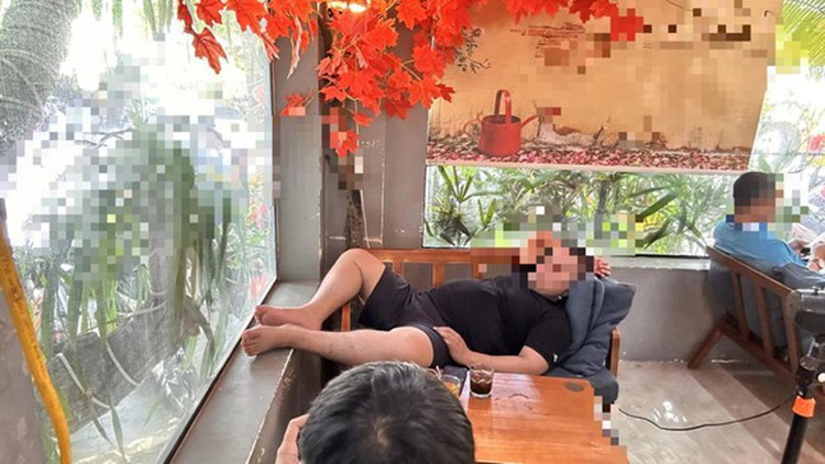 In Vietnam, clients nap, and even snore, in cafés