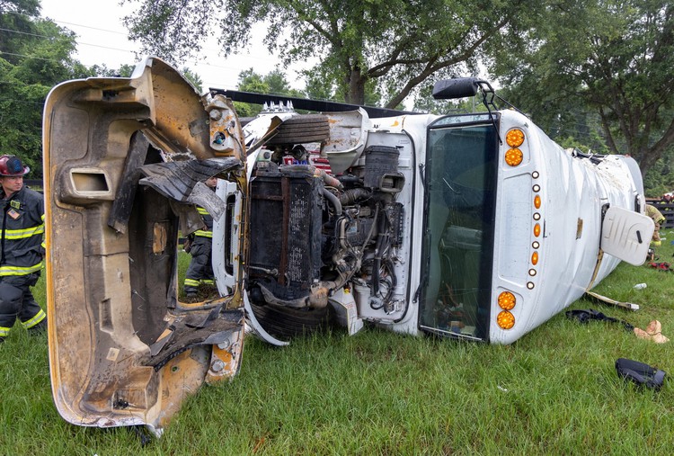 Florida bus crash kills eight, leads to DUI arrest of driver involved