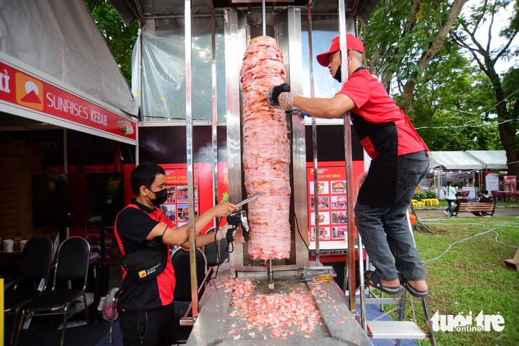 Locals, tourists enjoy 'banh mi' festival in Ho Chi Minh City