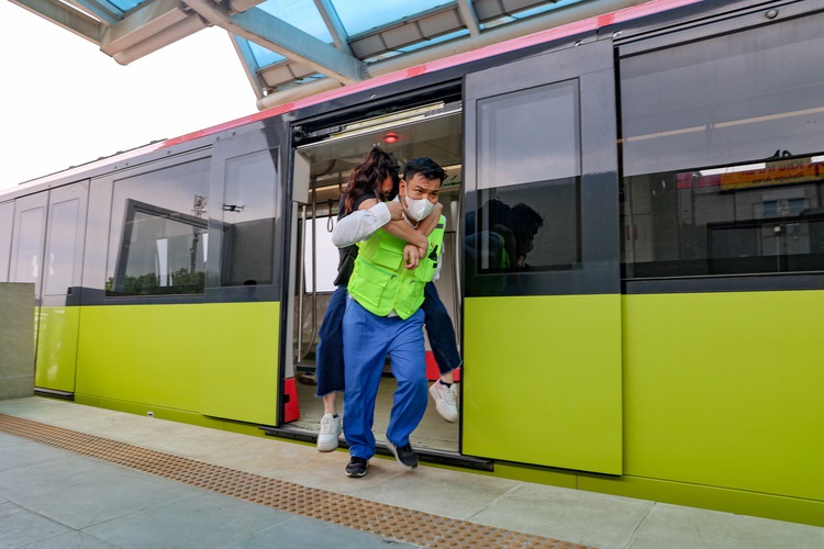 Hanoi conducts emergency drill on 2nd metro line ahead of commercial operation