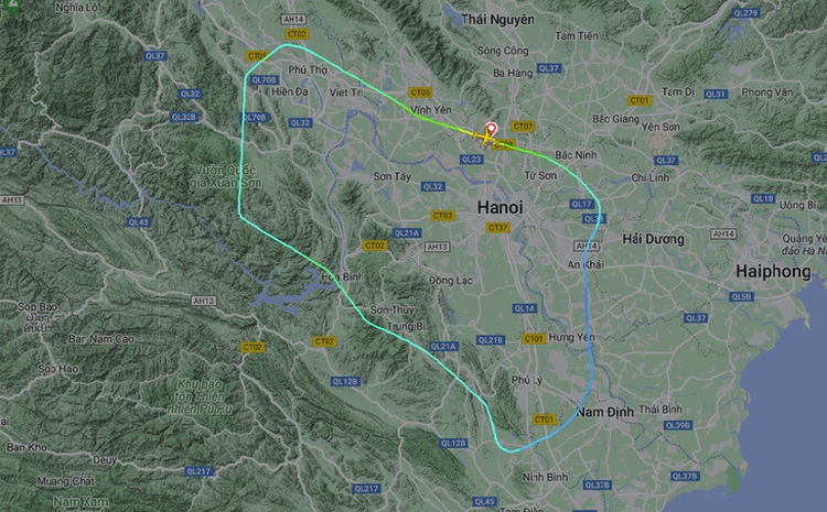 Vietnam Airlines plane makes U-turn due to cracked window, dented nose