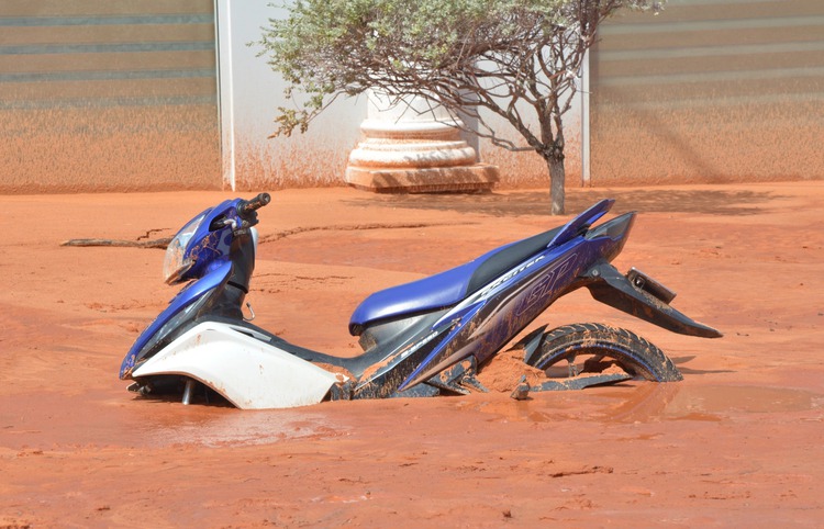 Vietnam’s Binh Thuan copes with devastating red sand flood