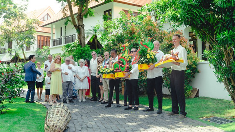 Special wedding of Australian groom, Vietnamese bride in Da Nang