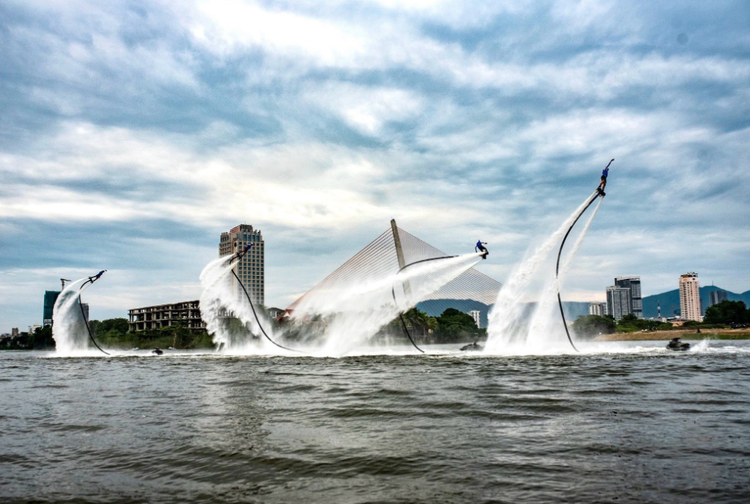 Jet ski riders, flyboarders prepare for Da Nang’s first water sports show