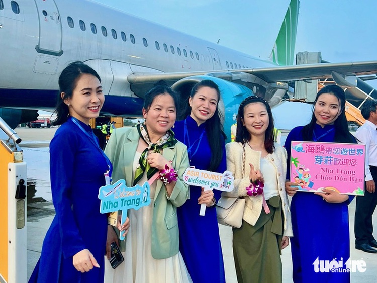 China outpaces S.Korea in tourist number to Vietnam in May