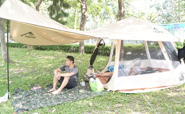 Urban camping a new hobby of busy Saigonese