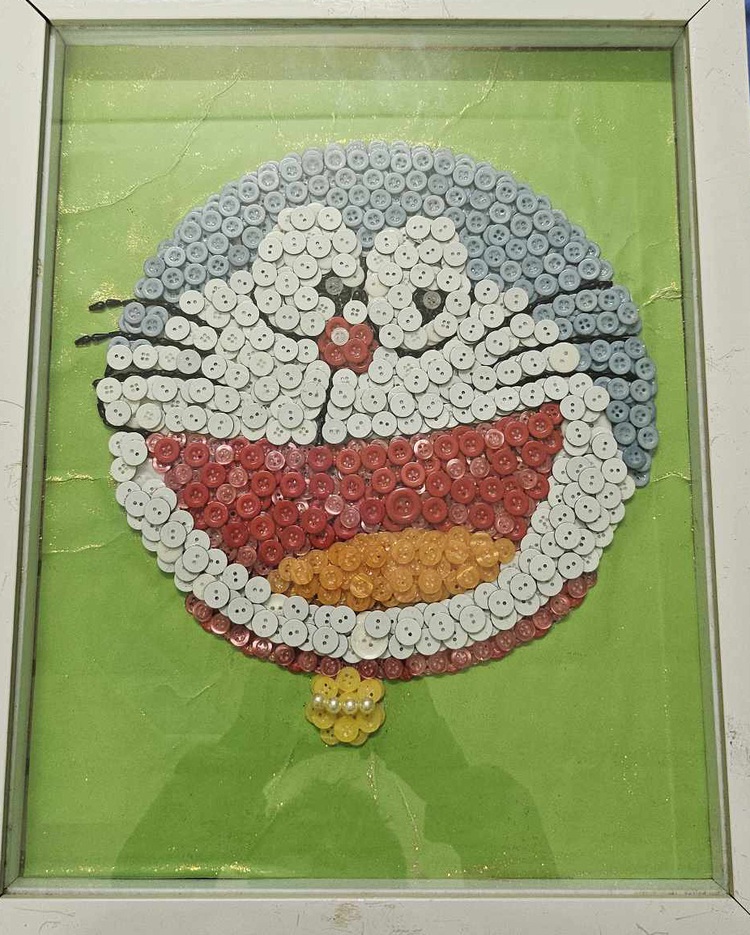 Vietnamese man transforms discarded plastic materials into artworks