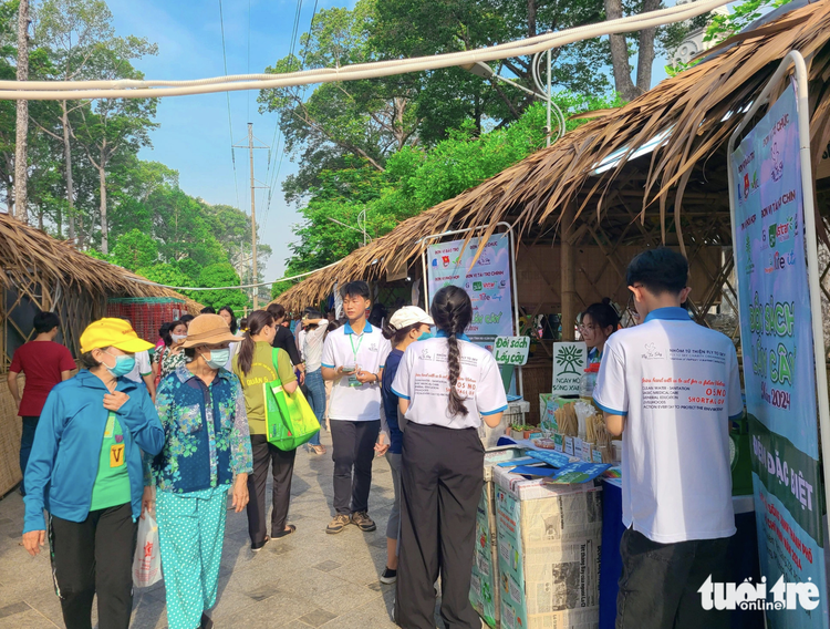 Ho Chi Minh City residents eagerly give used items a second life