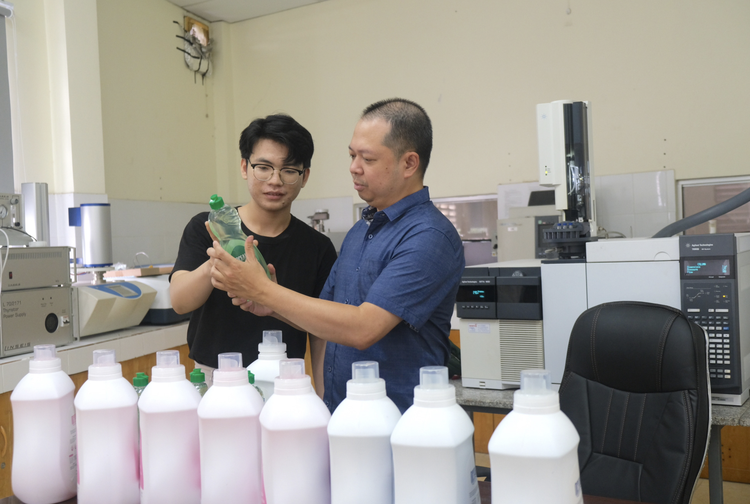 Vietnamese university student creates laundry, dishwashing detergent