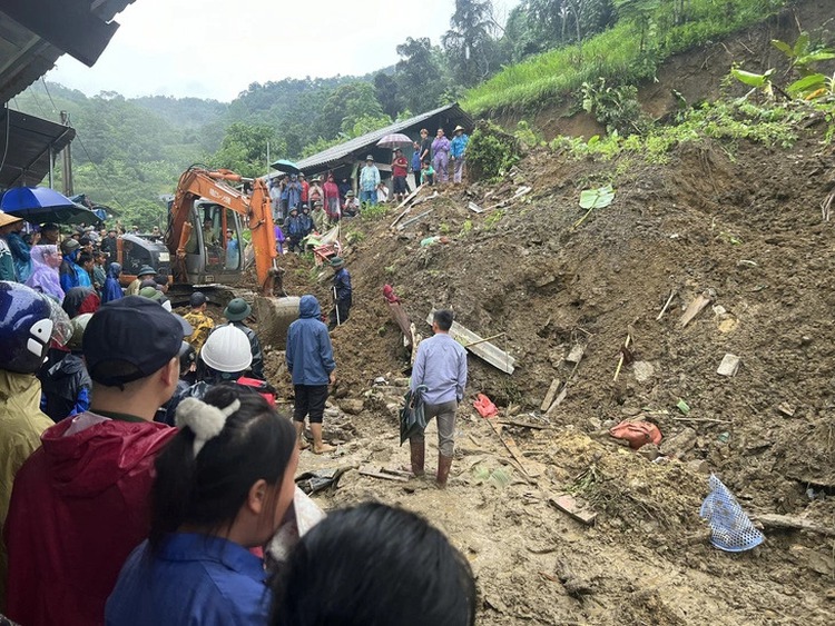 Landslide kills 4 family members in northern Vietnam province