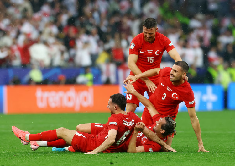 Euro 2024 video highlights: Turkey 3-1 Georgia