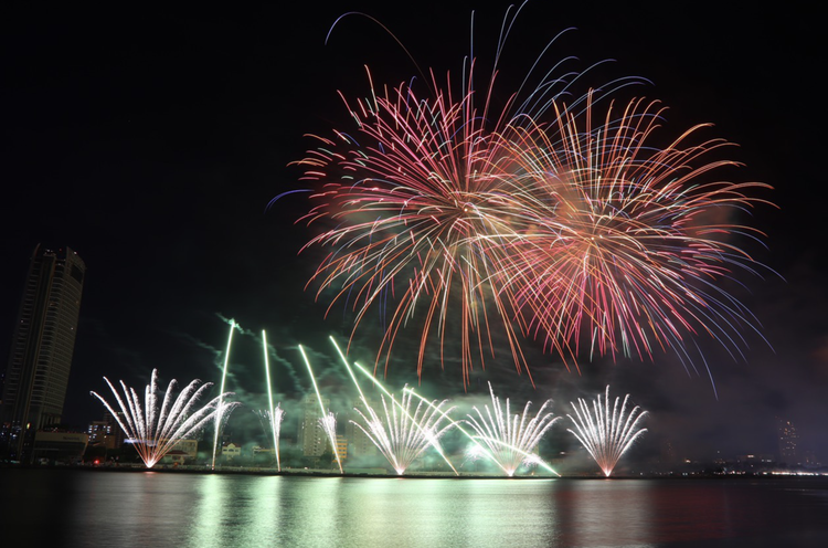 Chinese, Finnish teams showcase pyrotechnic artistry at DIFF 2024 in Da Nang