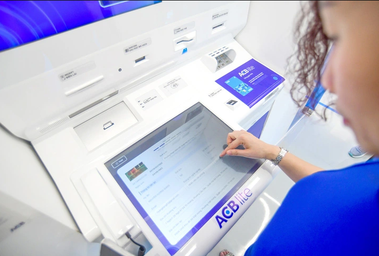 Biometric registration required by Vietnam’s State Bank confuses customers