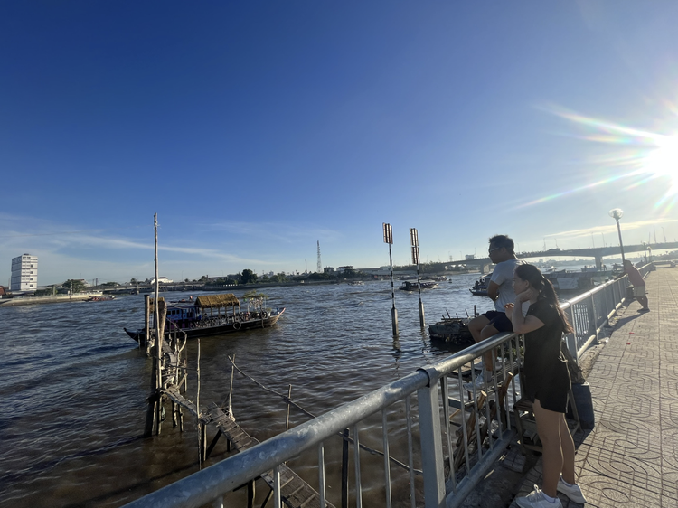 Future uncertain for iconic floating market in Vietnam's Mekong Delta