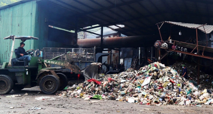 In Vietnam’s Central Highlands, trash engulfs waste treatment plant as workers quit