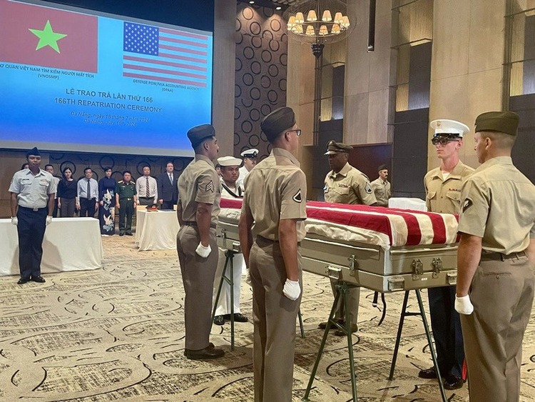 Vietnam returns remains of US MIA soldiers