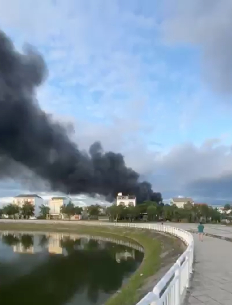 Fire destroys 21 electric sightseeing cars in Vietnam’s Hoi An