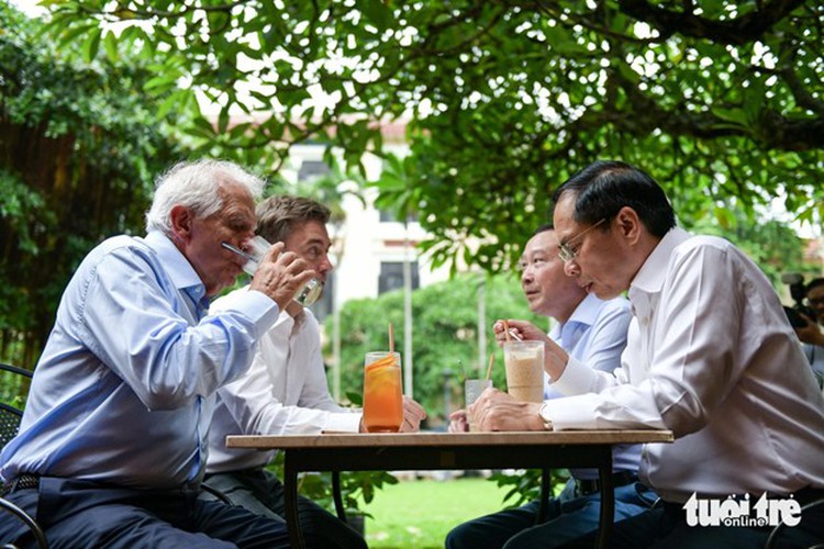 EU High Representative Borrell visits museum, enjoys coffee in Hanoi