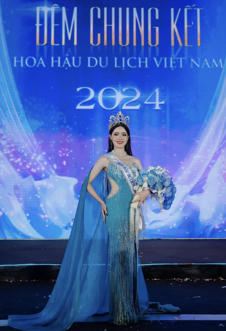 Vietnam names 2 queens, 6 runners-up at beauty pageants in one night