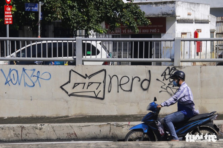 Major Ho Chi Minh City bridges defaced with graffiti get makeovers